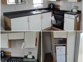 Primrose Valley Holiday Park - Holiday Accommodation 13209 - North Yorkshire (incl. Whitby) - 1185310 - thumbnail photo 4