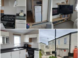 Primrose Valley Holiday Park - Holiday Accommodation 13209 - North Yorkshire (incl. Whitby) - 1185310 - thumbnail photo 5
