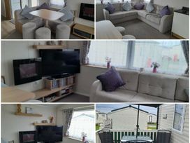 Primrose Valley Holiday Park - Holiday Accommodation 13209 - North Yorkshire (incl. Whitby) - 1185310 - thumbnail photo 7