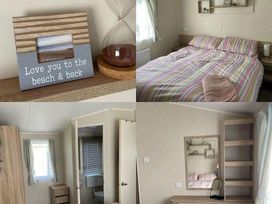 Coastfield Holiday Village - Holiday Accommodation 13238 - Lincolnshire - 1185311 - thumbnail photo 7