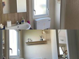 Coastfield Holiday Village - Holiday Accommodation 13238 - Lincolnshire - 1185311 - thumbnail photo 13