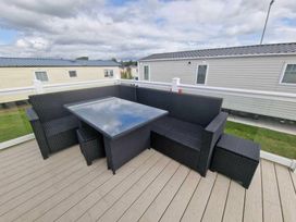 Trecco Bay - Holiday Accommodation 13251 - Somerset & Wiltshire - 1185313 - thumbnail photo 3