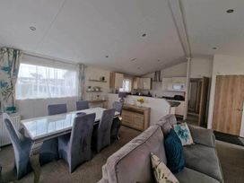 Trecco Bay - Holiday Accommodation 13251 - Somerset & Wiltshire - 1185313 - thumbnail photo 7