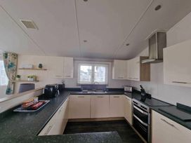 Trecco Bay - Holiday Accommodation 13251 - Somerset & Wiltshire - 1185313 - thumbnail photo 9