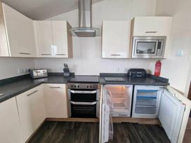 Trecco Bay - Holiday Accommodation 13251 - Somerset & Wiltshire - 1185313 - thumbnail photo 10