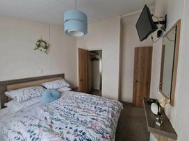 Trecco Bay - Holiday Accommodation 13251 - Somerset & Wiltshire - 1185313 - thumbnail photo 13
