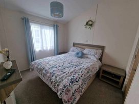 Trecco Bay - Holiday Accommodation 13251 - Somerset & Wiltshire - 1185313 - thumbnail photo 14