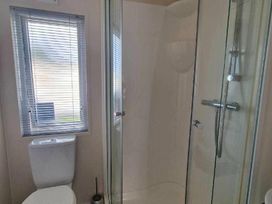 Trecco Bay - Holiday Accommodation 13251 - Somerset & Wiltshire - 1185313 - thumbnail photo 15