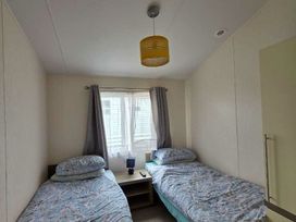Trecco Bay - Holiday Accommodation 13251 - Somerset & Wiltshire - 1185313 - thumbnail photo 18