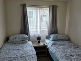 Trecco Bay - Holiday Accommodation 13251 - Somerset & Wiltshire - 1185313 - thumbnail photo 19