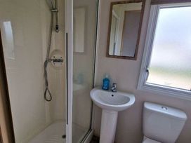 Trecco Bay - Holiday Accommodation 13252 - Somerset & Wiltshire - 1185314 - thumbnail photo 15