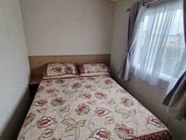 Trecco Bay - Holiday Accommodation 13252 - Somerset & Wiltshire - 1185314 - thumbnail photo 16