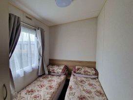 Trecco Bay - Holiday Accommodation 13252 - Somerset & Wiltshire - 1185314 - thumbnail photo 17