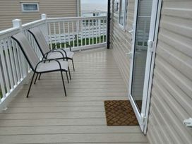 Trecco Bay - Holiday Accommodation 1330 - Somerset & Wiltshire - 1185323 - thumbnail photo 2