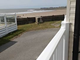 Trecco Bay - Holiday Accommodation 1330 - Somerset & Wiltshire - 1185323 - thumbnail photo 6