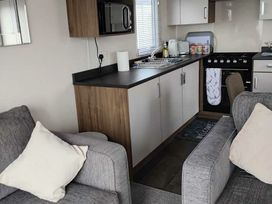 Trecco Bay - Holiday Accommodation 1330 - Somerset & Wiltshire - 1185323 - thumbnail photo 9