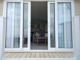 Trecco Bay - Holiday Accommodation 1330 - Somerset & Wiltshire - 1185323 - thumbnail photo 13