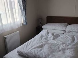 Trecco Bay - Holiday Accommodation 1330 - Somerset & Wiltshire - 1185323 - thumbnail photo 16