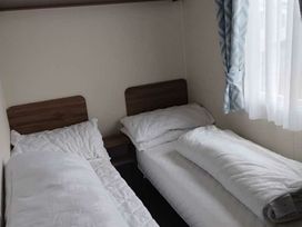 Trecco Bay - Holiday Accommodation 1330 - Somerset & Wiltshire - 1185323 - thumbnail photo 17