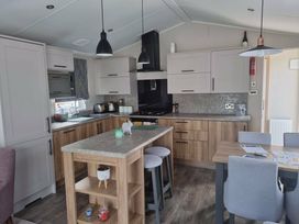 Burnham-on-Sea Holiday Park - Holiday Accommodation 13315 - Devon - 1185325 - thumbnail photo 2