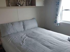 Happy Days Caravan Park - Holiday Accommodation 13346 - North Wales - 1185329 - thumbnail photo 8