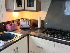 Oakdene Forest Park - Holiday Accommodation 13402 - Hampshire - 1185338 - thumbnail photo 7
