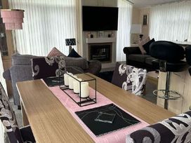 Oakdene Forest Park - Holiday Accommodation 13402 - Hampshire - 1185338 - thumbnail photo 11