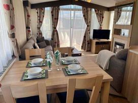 Greenacres Holiday Park - Holiday Accommodation 13413 - North Wales - 1185339 - thumbnail photo 4
