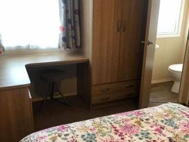 Greenacres Holiday Park - Holiday Accommodation 13413 - North Wales - 1185339 - thumbnail photo 11