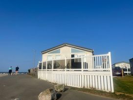 Trecco Bay - Holiday Accommodation 13433 - Somerset & Wiltshire - 1185340 - thumbnail photo 2