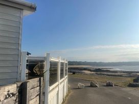 Trecco Bay - Holiday Accommodation 13433 - Somerset & Wiltshire - 1185340 - thumbnail photo 3