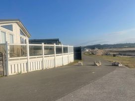 Trecco Bay - Holiday Accommodation 13433 - Somerset & Wiltshire - 1185340 - thumbnail photo 4