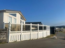Trecco Bay - Holiday Accommodation 13433 - Somerset & Wiltshire - 1185340 - thumbnail photo 7