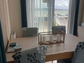 Trecco Bay - Holiday Accommodation 13433 - Somerset & Wiltshire - 1185340 - thumbnail photo 13