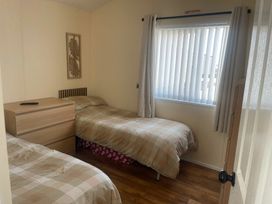 Trecco Bay - Holiday Accommodation 13433 - Somerset & Wiltshire - 1185340 - thumbnail photo 16