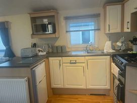 Trecco Bay - Holiday Accommodation 13434 - Somerset & Wiltshire - 1185341 - thumbnail photo 5