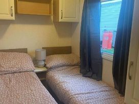 Trecco Bay - Holiday Accommodation 13434 - Somerset & Wiltshire - 1185341 - thumbnail photo 7
