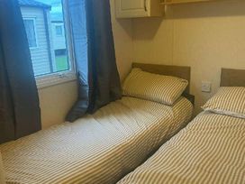 Trecco Bay - Holiday Accommodation 13434 - Somerset & Wiltshire - 1185341 - thumbnail photo 8