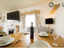 Cayton Bay Caravan Park - Holiday Accommodation 13460 - North Yorkshire (incl. Whitby) - 1185346 - thumbnail photo 3