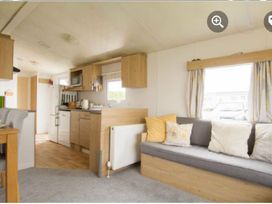 Cayton Bay Caravan Park - Holiday Accommodation 13460 - North Yorkshire (incl. Whitby) - 1185346 - thumbnail photo 4