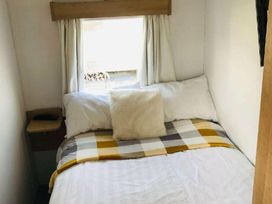 Cayton Bay Caravan Park - Holiday Accommodation 13460 - North Yorkshire (incl. Whitby) - 1185346 - thumbnail photo 7