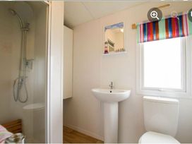 Cayton Bay Caravan Park - Holiday Accommodation 13460 - North Yorkshire (incl. Whitby) - 1185346 - thumbnail photo 8