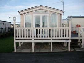 Cayton Bay Caravan Park - Holiday Accommodation 1350 - North Yorkshire (incl. Whitby) - 1185349 - thumbnail photo 1