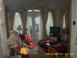 Cayton Bay Caravan Park - Holiday Accommodation 1350 - North Yorkshire (incl. Whitby) - 1185349 - thumbnail photo 2