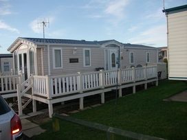 Cayton Bay Caravan Park - Holiday Accommodation 1350 - North Yorkshire (incl. Whitby) - 1185349 - thumbnail photo 6
