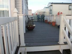 Cayton Bay Caravan Park - Holiday Accommodation 1350 - North Yorkshire (incl. Whitby) - 1185349 - thumbnail photo 7