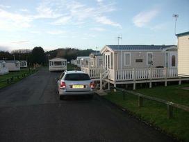 Cayton Bay Caravan Park - Holiday Accommodation 1350 - North Yorkshire (incl. Whitby) - 1185349 - thumbnail photo 8