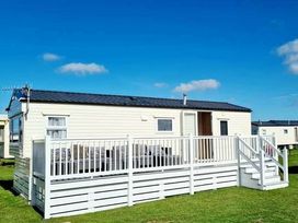 Seal Bay Resort - Holiday Accommodation 13509 - Hampshire - 1185351 - thumbnail photo 1