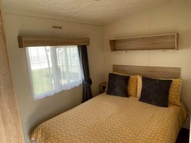 Seal Bay Resort - Holiday Accommodation 13509 - Hampshire - 1185351 - thumbnail photo 8