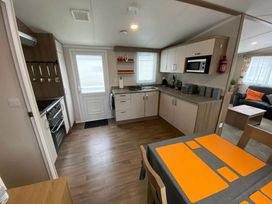 Forest Edge Holiday Park - Holiday Accommodation 13536 - Hampshire - 1185355 - thumbnail photo 4